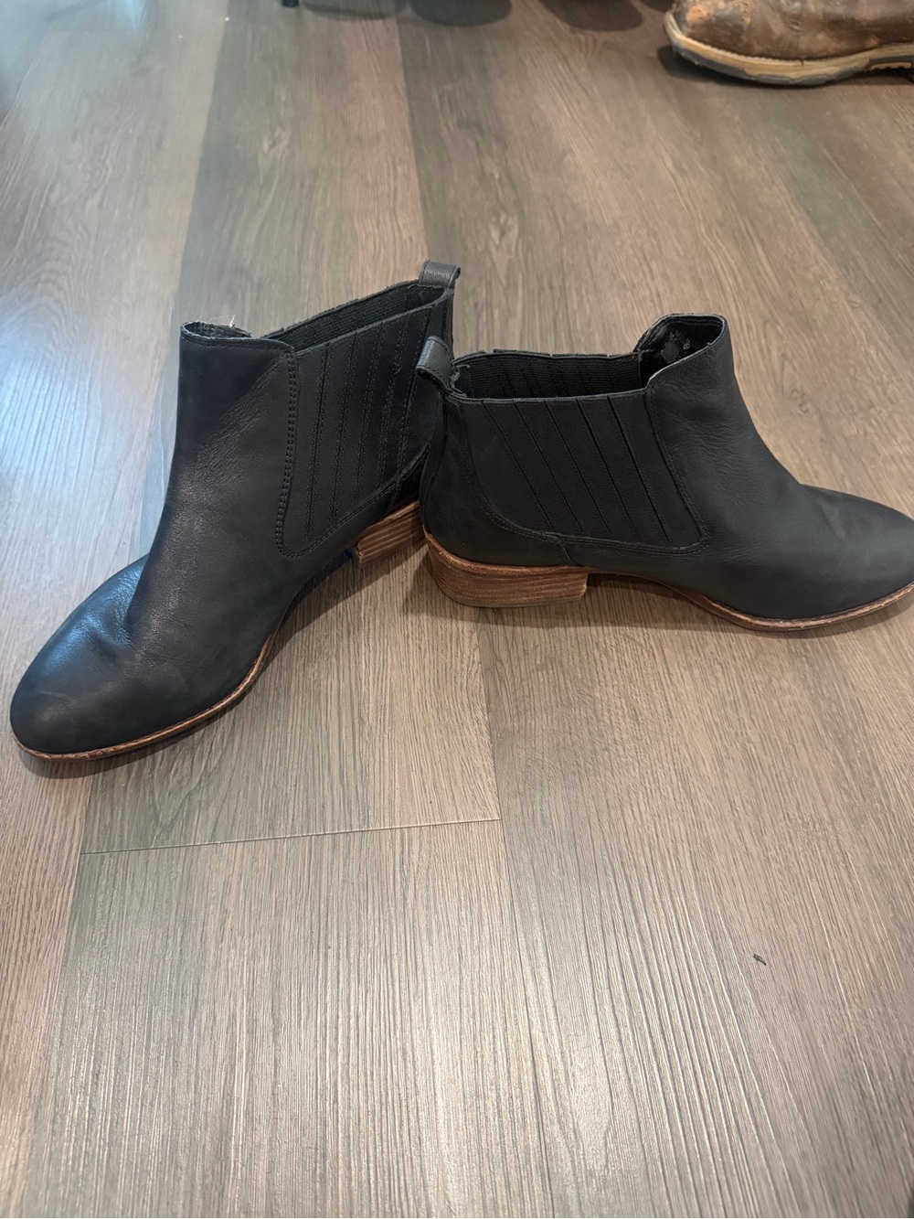 Gianni Bini Black Leather Chelsea Ankle Boots with Contrast Wood Heel